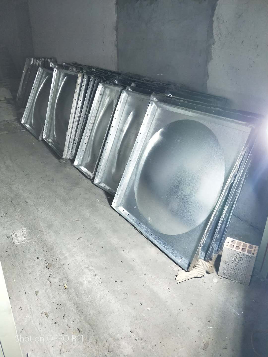 不銹鋼水泵房材料進場